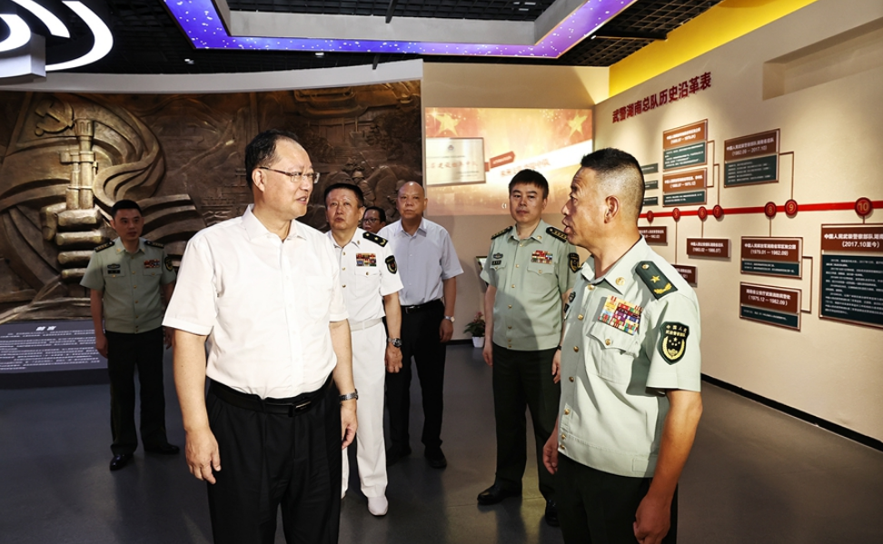 毛偉明“八一”前夕赴武警湖南總隊走訪慰問